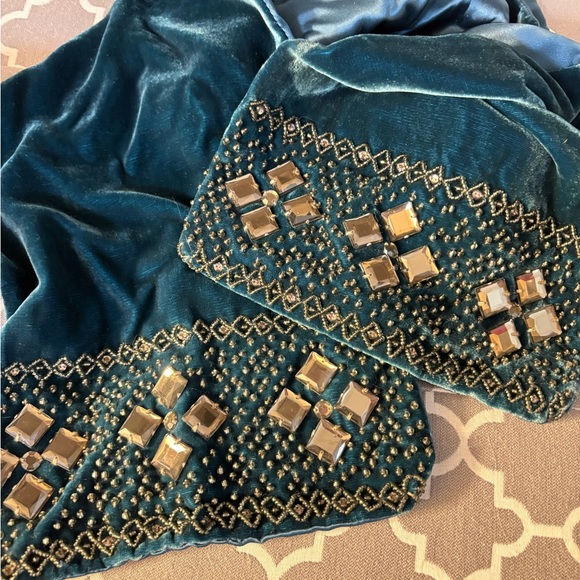 Vintage Inspired Teal with Gold Embroidery Bag & Matching Velvet Beaded Scarf. - Picture 4 of 8